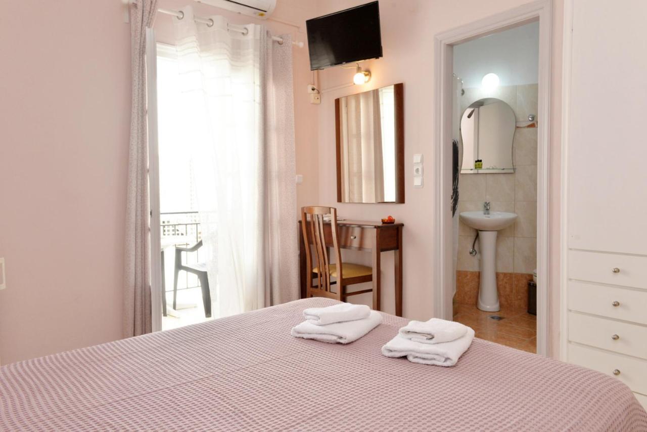 Hotel Villa Plaza Spetses Town ภายนอก รูปภาพ