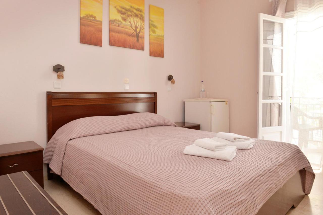 Hotel Villa Plaza Spetses Town ภายนอก รูปภาพ