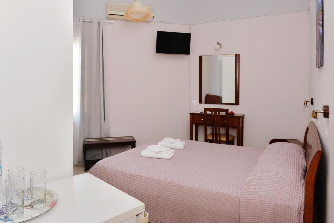 Hotel Villa Plaza Spetses Town ภายนอก รูปภาพ